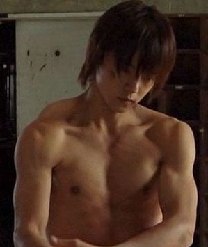窪田正孝のストレッチ方法は シックスパック 画像 筋肉の鍛え方は Kirarinのブログ